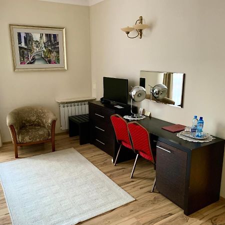 Nocowanie Restauracja Wenecka Hotel Klobuck Екстериор снимка