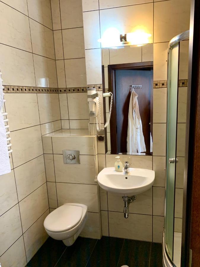 Nocowanie Restauracja Wenecka Hotel Klobuck Екстериор снимка