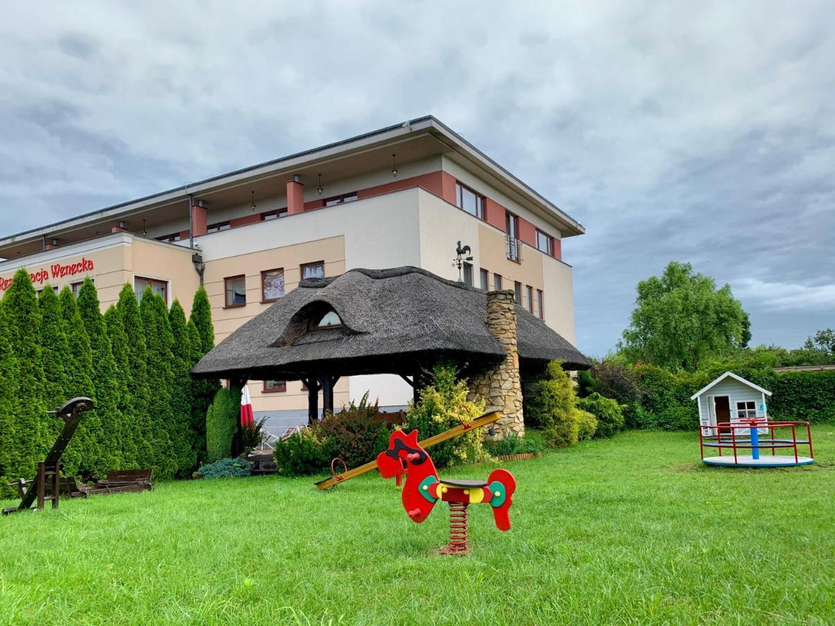 Nocowanie Restauracja Wenecka Hotel Klobuck Екстериор снимка