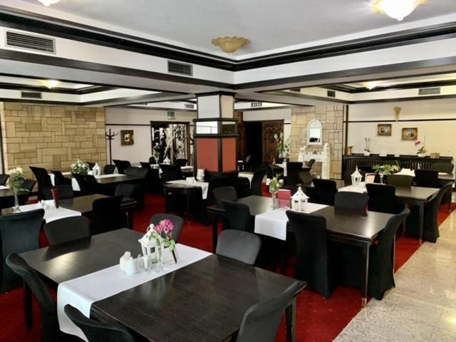 Nocowanie Restauracja Wenecka Hotel Klobuck Екстериор снимка